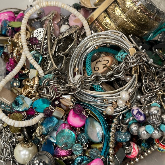 Vintage to Modern Jewelry Lot All Wearable, Resell -No Junk- 4 pounds - See Pics - Picture 8 of 9